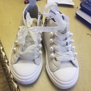 NWOB toddler girl pear sneakers size 8.5